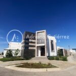 Residencia estilo contemporáneo en Misión de los Lagos