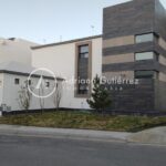 Residencia estilo contemporáneo en Misión de los Lagos