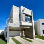 RESIDENCIA EN FRACCIONAMIENTO CON CASA CLUB Y GIMNASIO