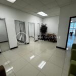OFICINA DISPONIBLE EN EDIFICIO DE CANACO
