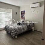 CASA DE 1 PLANTA EN ESQUINA CON ALBERCA