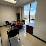 OFICINA DISPONIBLE EN EDIFICIO DE CANACO