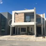 CASA EQUIPADA EN CRETA RESIDENCIAL, CON PÁNELES SOLARES