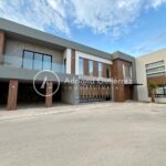 RESIDENCIA DE LUJO CON PISCINA PRIVADA Y DEPARTAMENTO ADICIONAL
