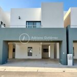CASAS NUEVAS DE 3 PISOS, FRENTE A PARQUE, POR GALERIAS TEC