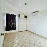 CASA CON RECÁMARA EN PLANTA BAJA CERCA DEL PARQUE CENTRAL