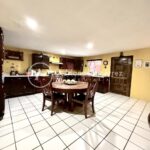 CASA DE 1 PLANTA CON AMPLIO PATIO CERCA DE ¨LA CURVA¨