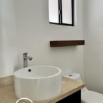 CASA FRENTE A PARQUE EN CALZADA DEL RÍO