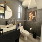 CASA EQUIPADA CON CELDAS SOLARES EN ZONA SENDERO