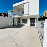 CASA EN VENTA EN ESQUINA, FRENTE A PARQUE