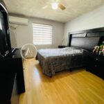 CASA EN VENTA EN ESQUINA, FRENTE A PARQUE